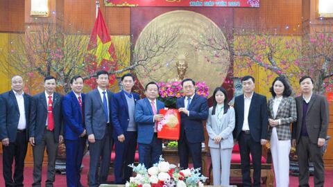 Đoàn công tác của tỉnh thăm, chúc mừng chức sắc, chức việc Công giáo, Phật giáo nhân dịp Tết Nguyên đán Giáp Thìn 2024