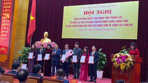 Hội nghị công bố Nghị quyết của HĐND tỉnh thành lập, tổ chức lại các cơ quan chuyên môn thuộc UBND tỉnh và các Quyết định của Chủ tịch UBND tỉnh về công tác cán bộ