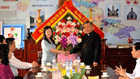 Đoàn công tác của tỉnh thăm, chúc mừng tổ chức, chức sắc, chức việc Công giáo, Tin lành trên địa bàn tỉnh Lạng Sơn nhân dịp Lễ Phục sinh năm 2024