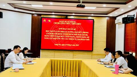 Sinh hoạt chuyên đề “Học tập và làm theo tư tưởng, đạo dức, phong cách Hồ Chí Minh về xây dựng đội ngũ cán bộ, đảng viên có đạo đức cách mạng, trong sáng, đủ năng lực đáp ứng yêu cầu nhiệm vụ trong giai đoạn mới”