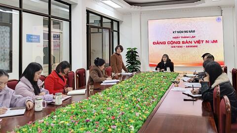 Chi bộ Trung tâm Dịch vụ việc làm sinh hoạt chi bộ thường kỳ kỷ niệm 96 năm Ngày thành lập Đảng Cộng sản Việt Nam